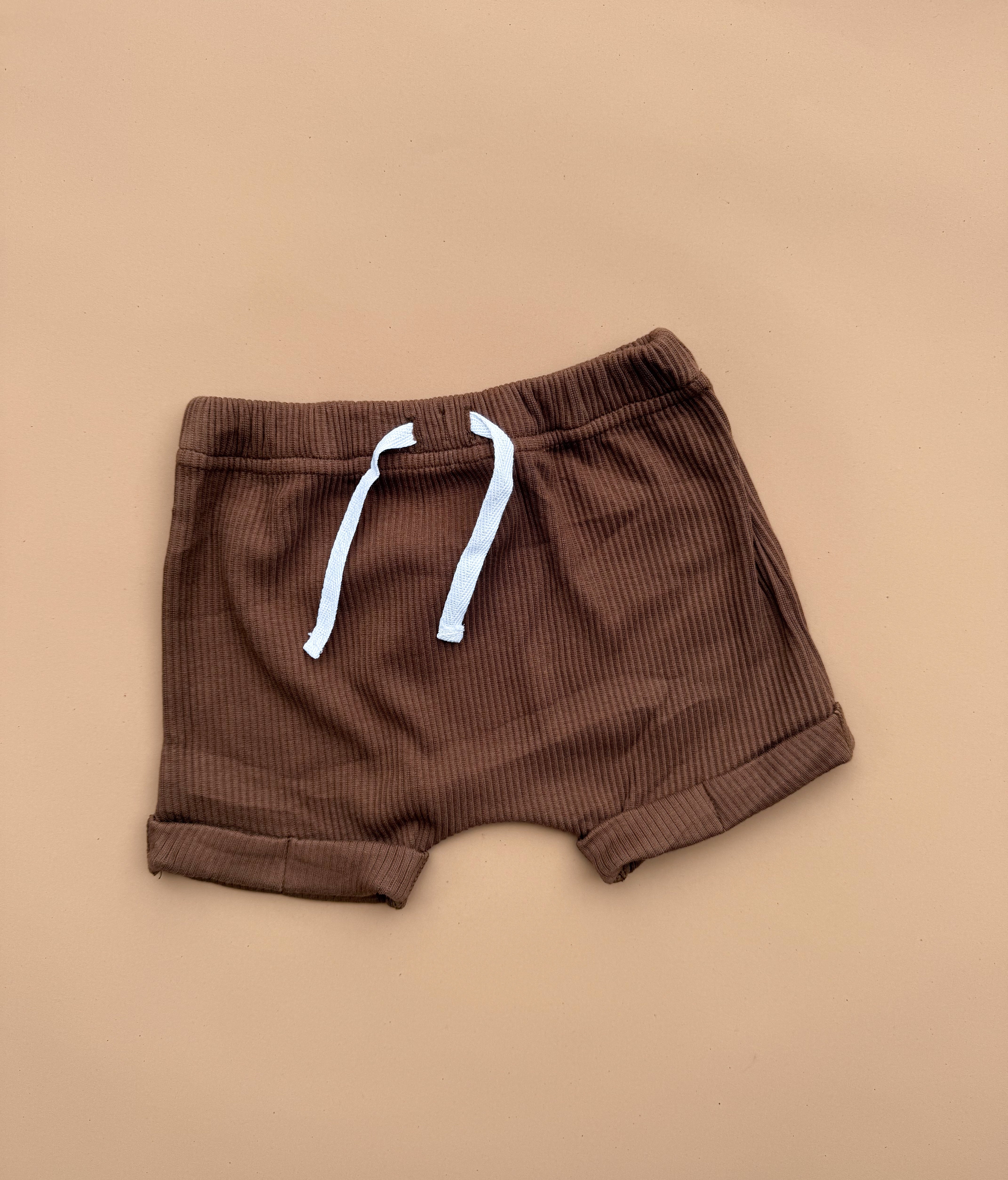 BASICS Cuffed Shorts - Chocolate
