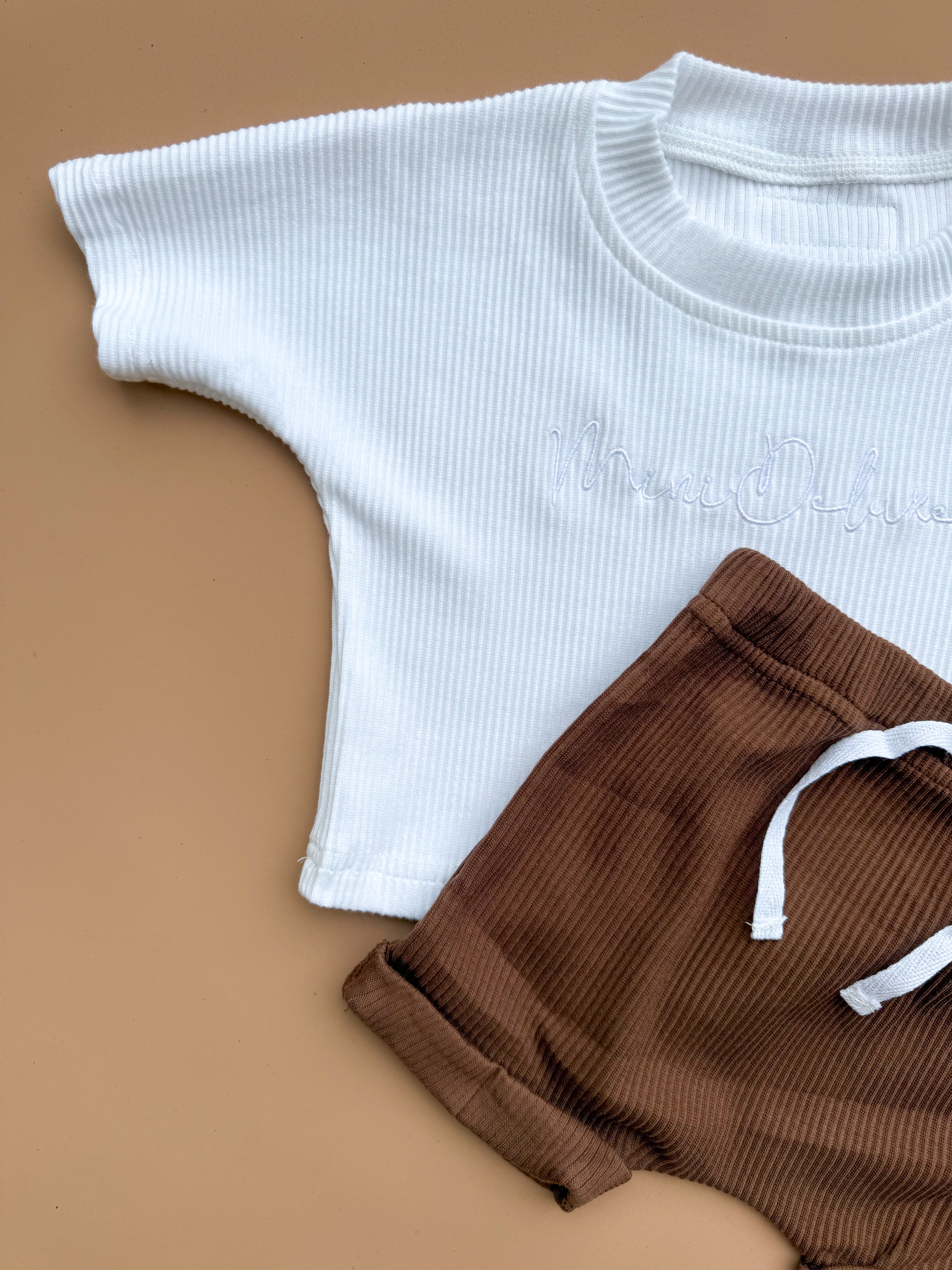 BASICS Cuffed Shorts - Chocolate