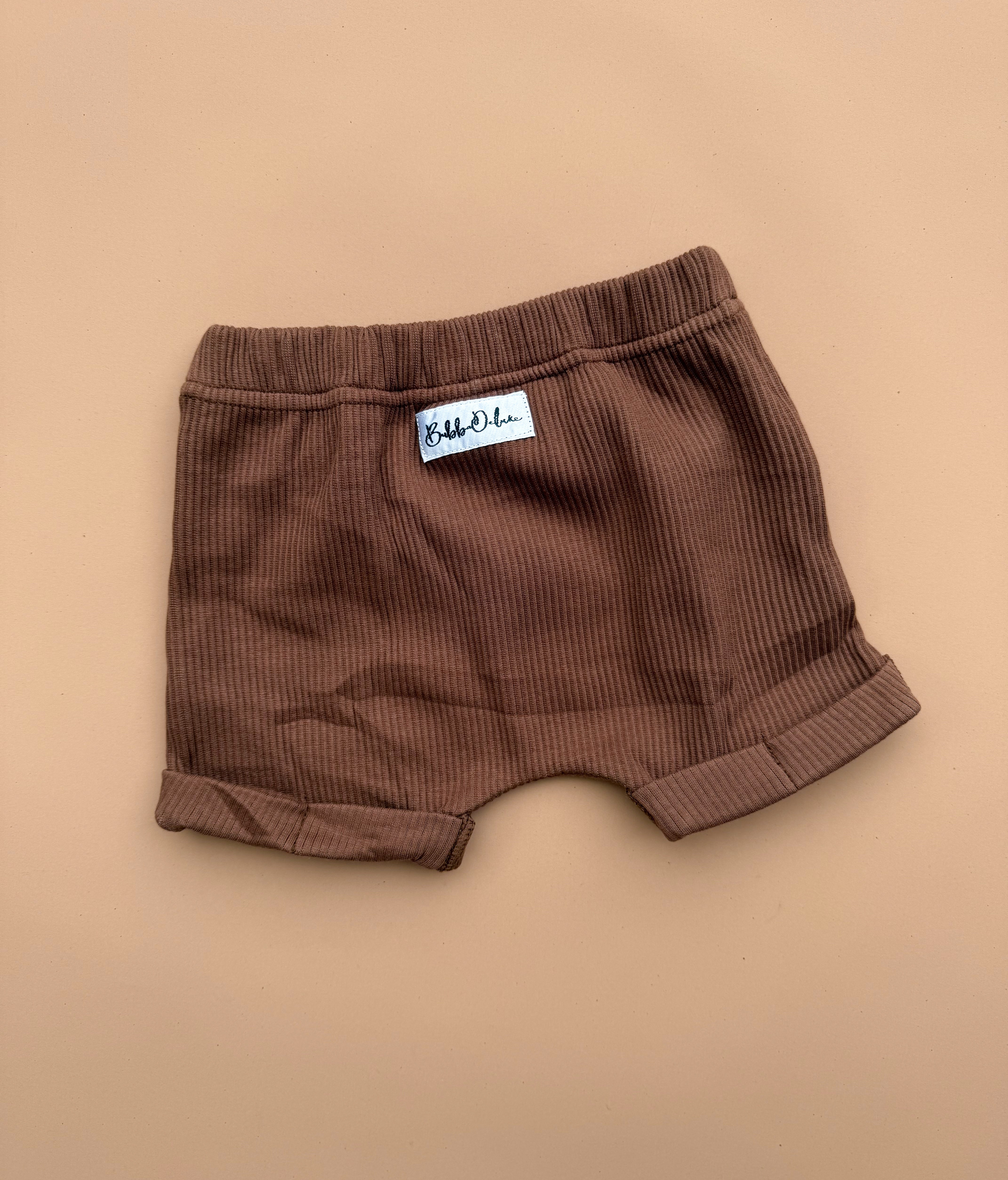 BASICS Cuffed Shorts - Chocolate