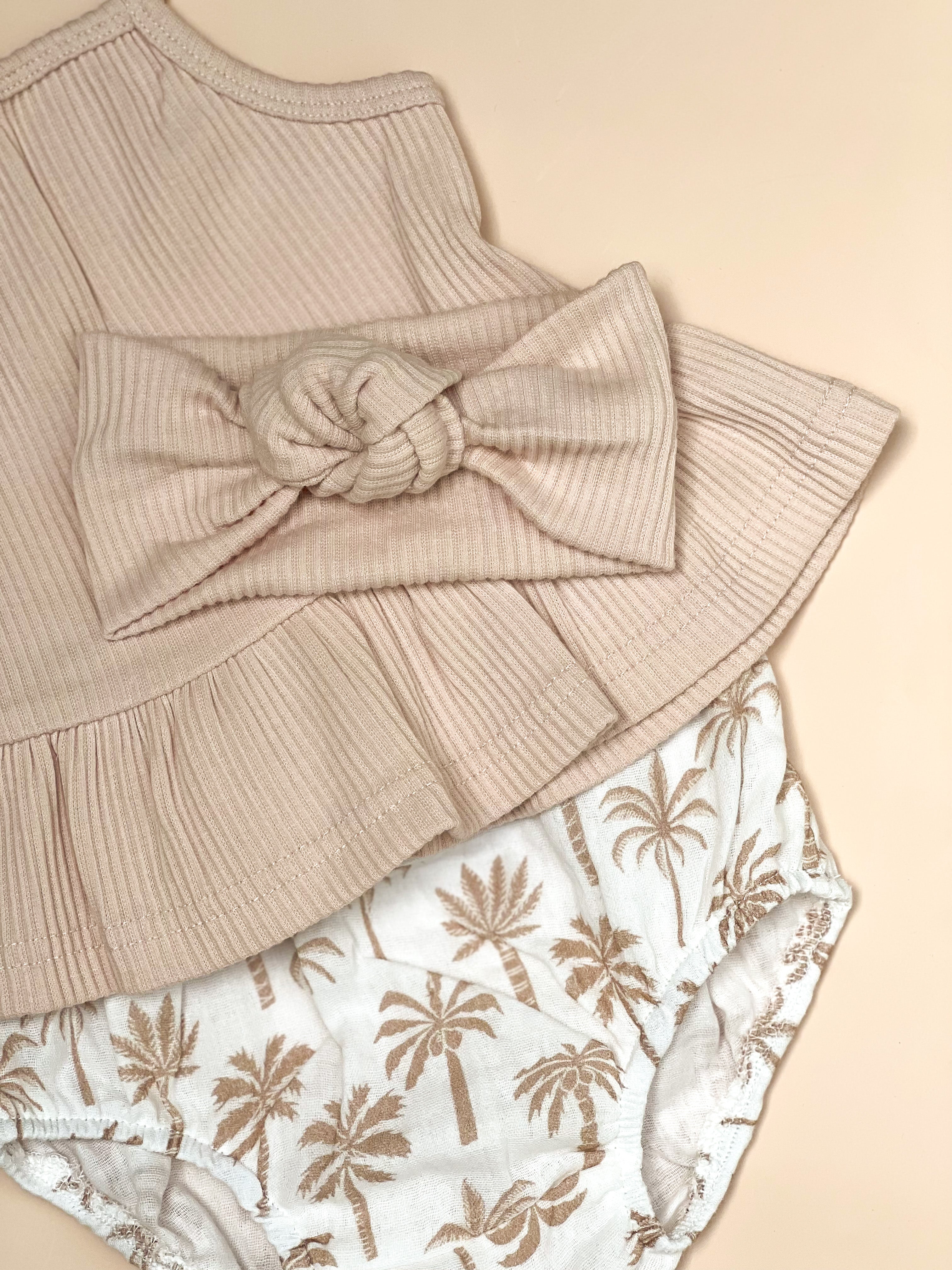 BASICS Topknot - Almond